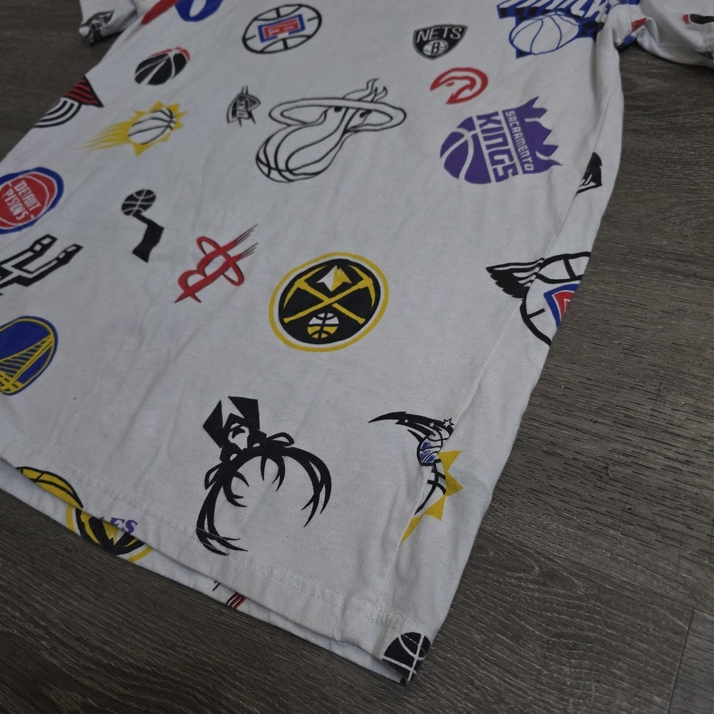 NBA League Team Logos All Over Print Jersey T Shirt Basketball White Mens Medium - Picture 4 of 16